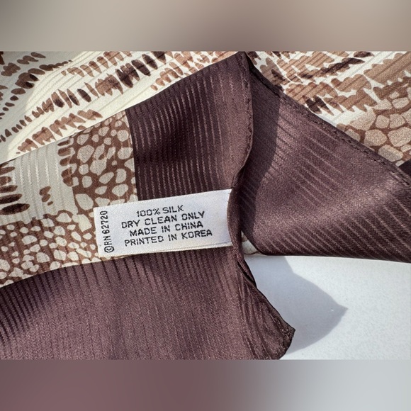 Oscar de la Renta 100% Silk Square Scarf Brown Cream Animal Print 34x34 - Picture 4 of 5